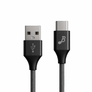 Gros plan sur le câble USB-A vers USB-C Berclet – connecteurs visibles avec finition noire mate.